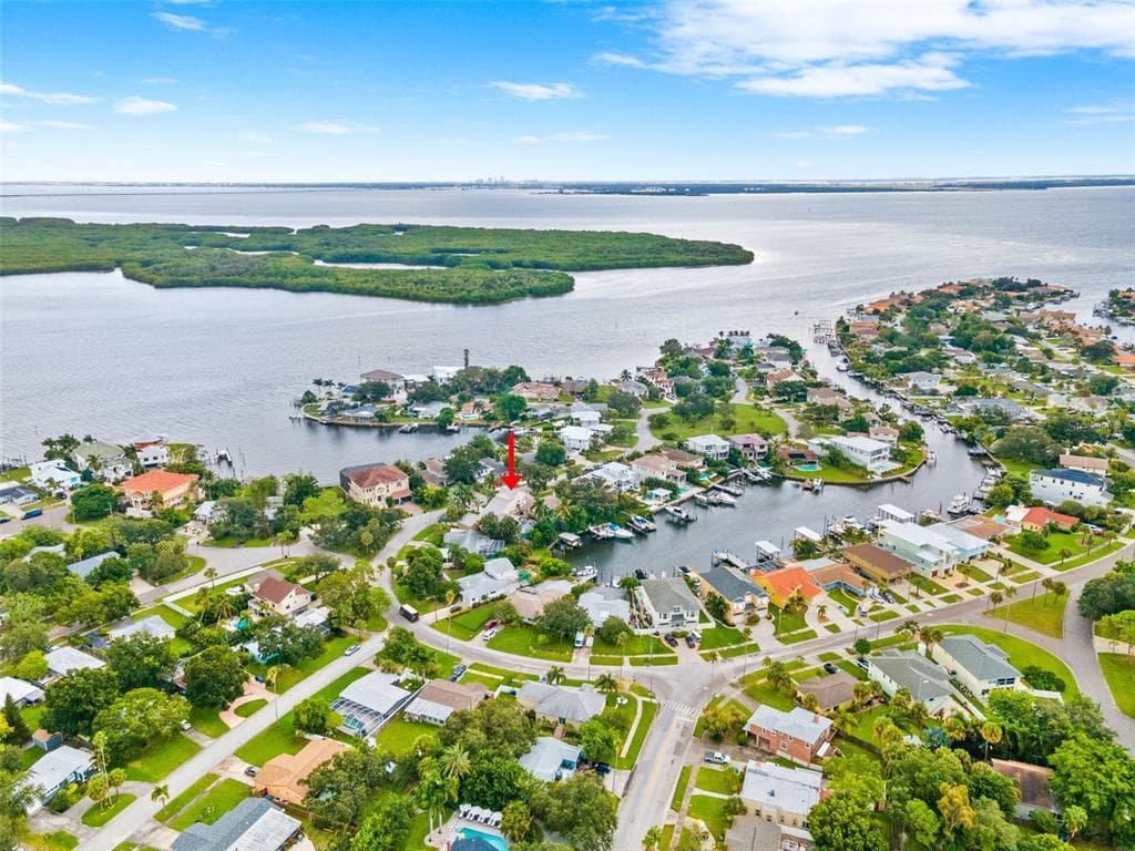 1902 ARROWHEAD DRIVE NE ST PETERSBURG, FL 33703