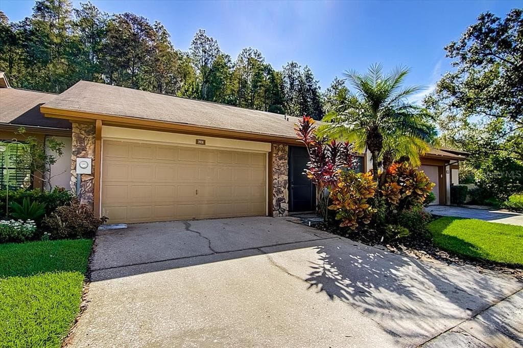 3931 SHORESIDE CIRCLE TAMPA, FL 33624