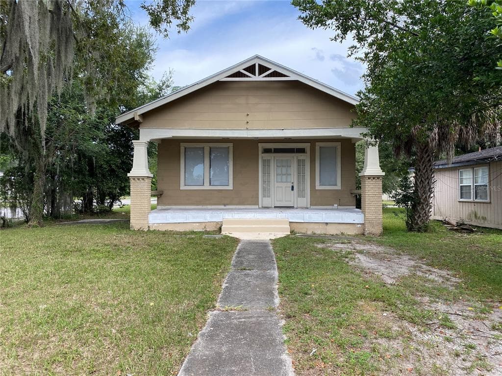 3200 E POWHATAN AVE TAMPA, FL 33610