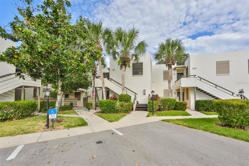 541 LAKESIDE DRIVE UNIT 541 BRADENTON, FL 34210