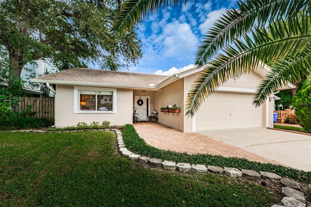 824 MOORE STREET DUNEDIN, FL 34698