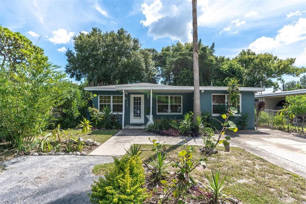 6900 40TH AVENUE N ST PETERSBURG, FL 33709