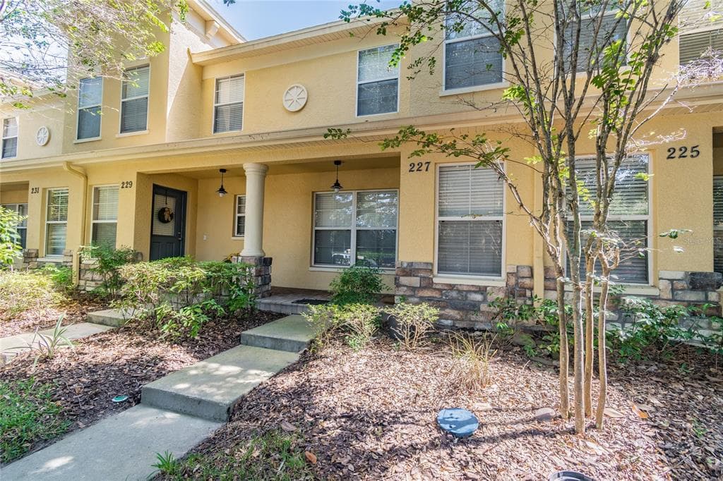 227 DRAW BRIDGE LANE VALRICO, FL 33594