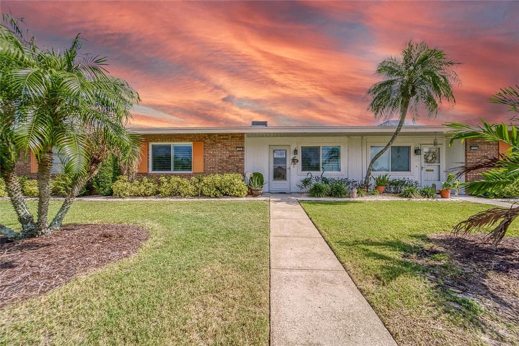 226 S PEBBLE BEACH BOULEVARD UNIT 31 SUN CITY CENTER, FL 33573