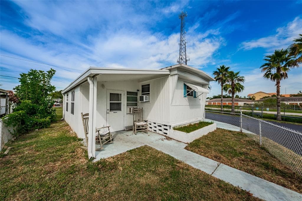 6580 SEMINOLE BOULEVARD UNIT 402 SEMINOLE, FL 33772