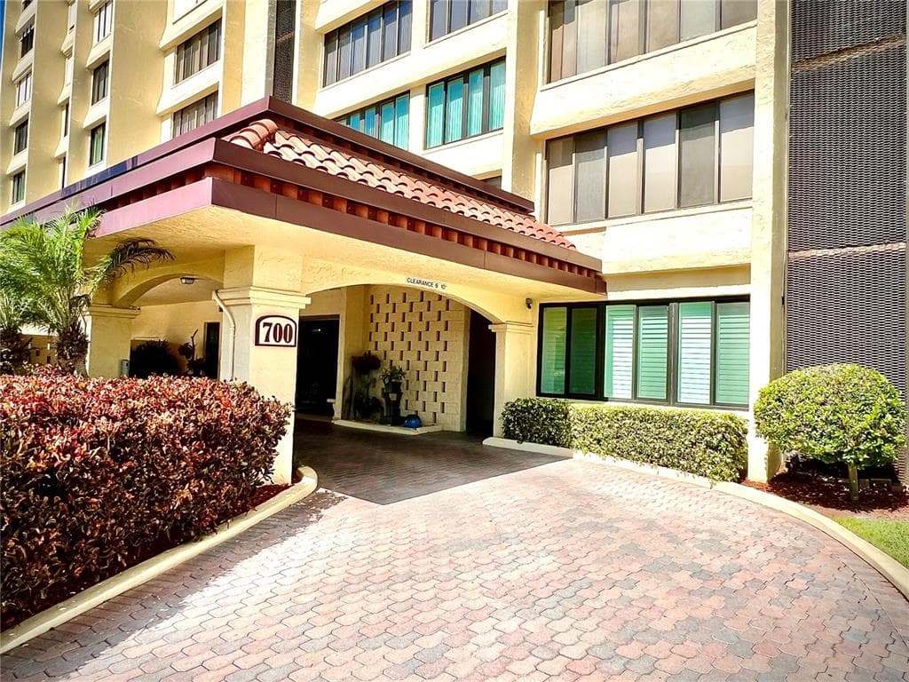 700 ISLAND WAY UNIT 606