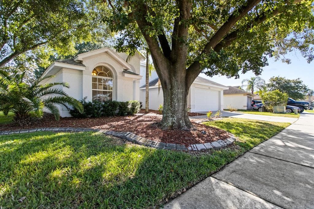 5830 SUMMIT LANE WESLEY CHAPEL, FL 33545