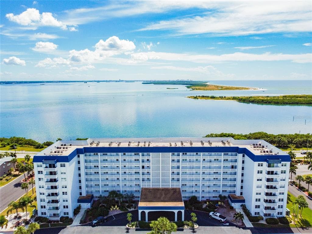 7 ELGIN PLACE UNIT 104 DUNEDIN, FL 34698