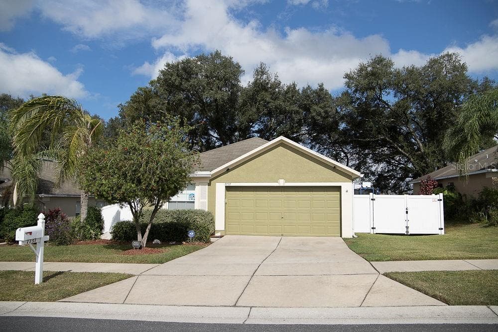 7737 MERCHANTVILLE CIRCLE ZEPHYRHILLS, FL 33540