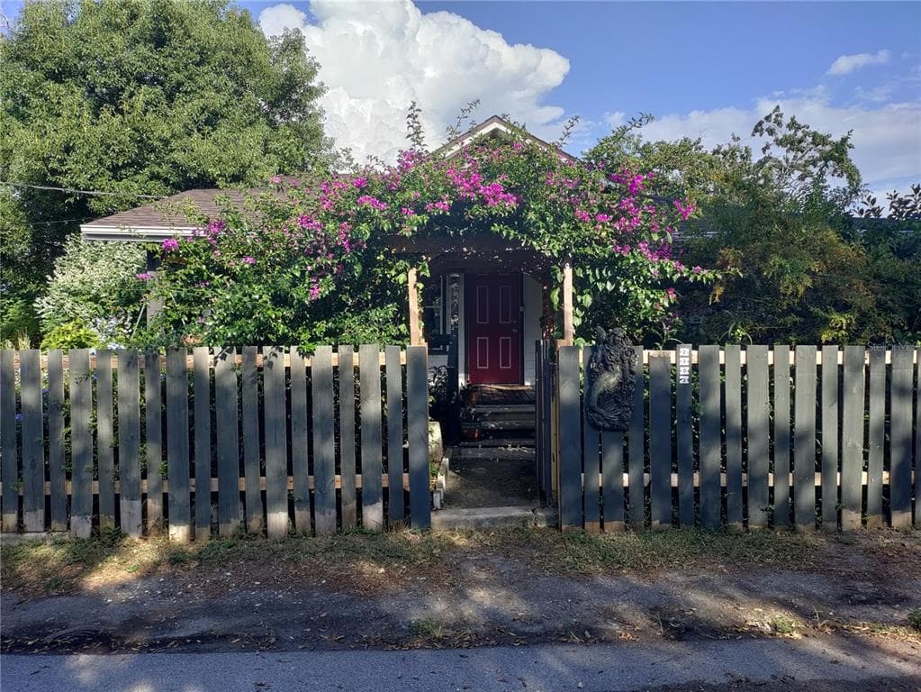 2303 10TH STREET W BRADENTON, FL 34205