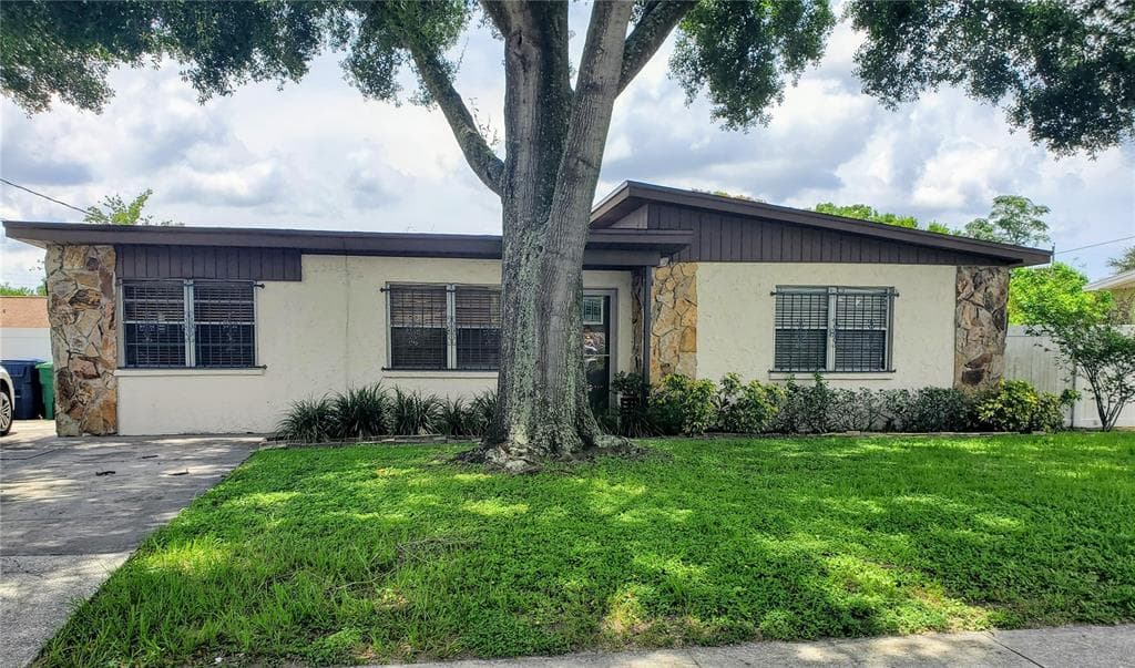 2116 W SLIGH AVENUE TAMPA, FL 33604