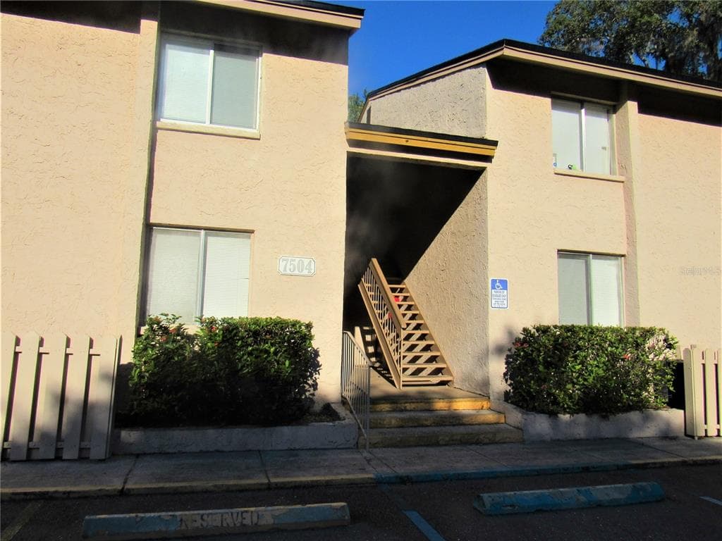 7504 PRESLEY PLACE UNIT 116 TAMPA, FL 33617