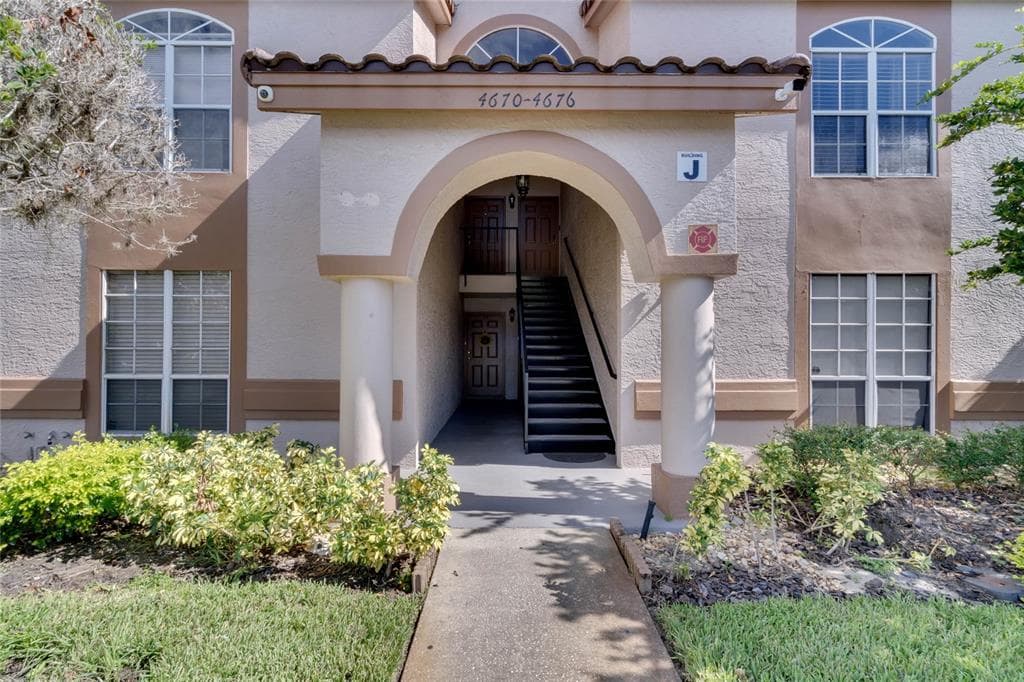 4672 PEMBROOK PLACE UNIT 202 ORLANDO, FL 32811