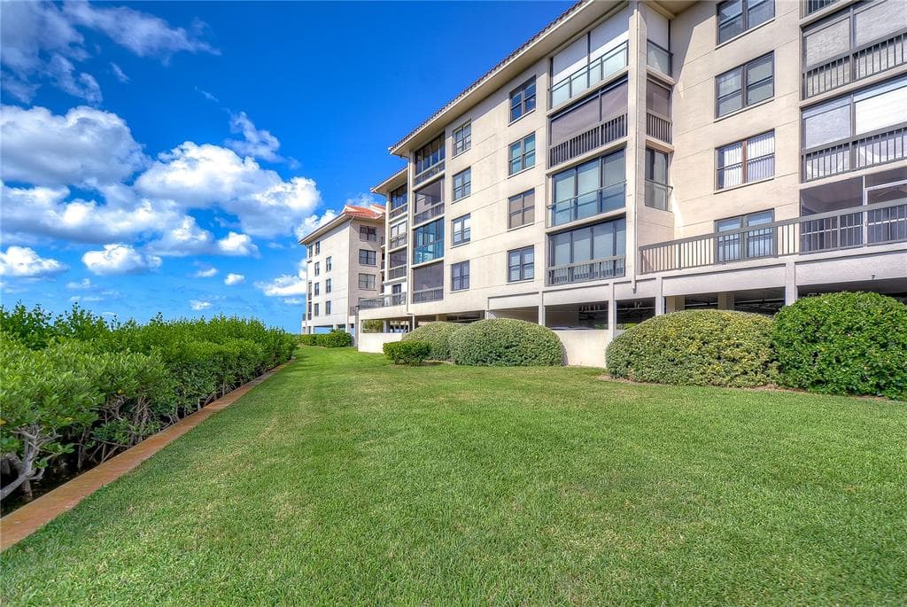 1810 MARINER DRIVE UNIT 307 TARPON SPRINGS, FL 34689