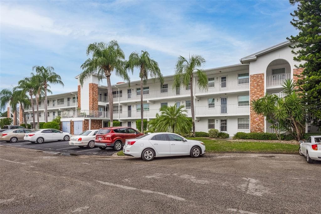 807 BRANDY WINE DRIVE UNIT 807 LARGO, FL 33771