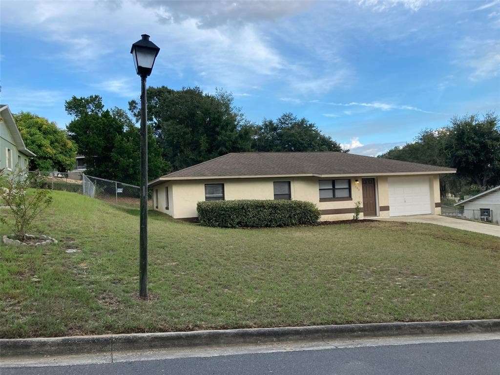 708 GREENBROUGH DRIVE LAKE WALES, FL 33853