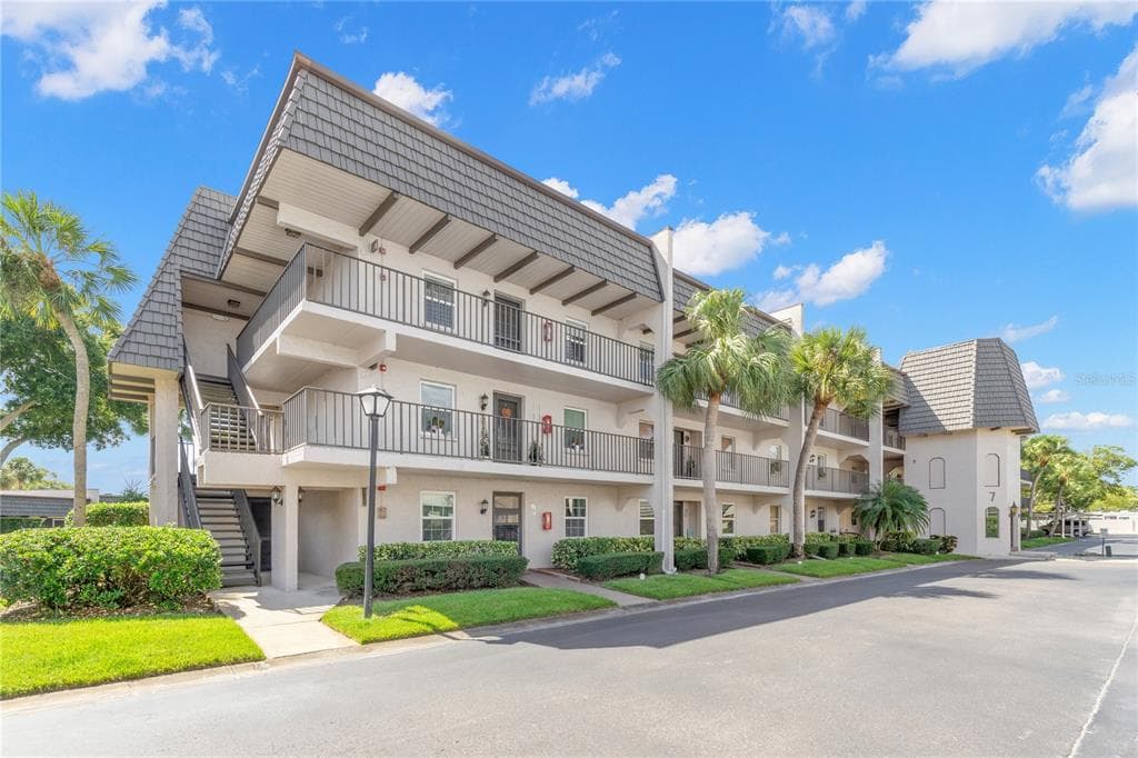 712 CORDOVA GREEN UNIT 712 SEMINOLE, FL 33777