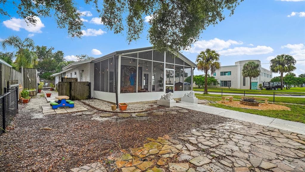 1501 BEACH DRIVE SE ST PETERSBURG, FL 33701