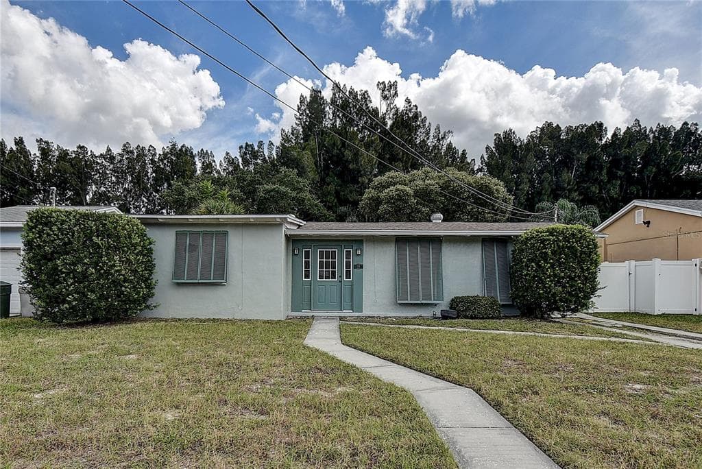 39 BROADWAY DUNEDIN, FL 34698