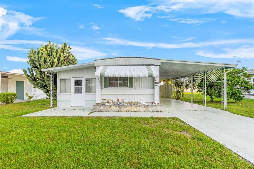 39525 SYCAMORE LANE ZEPHYRHILLS, FL 33542