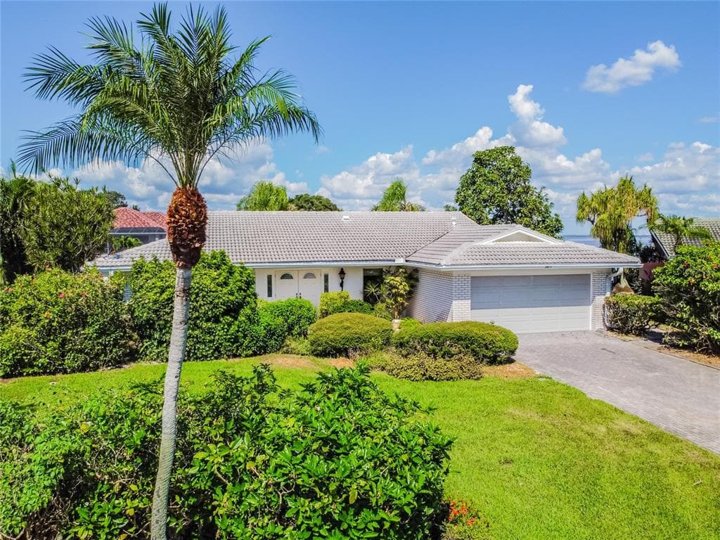 2081 MICHIGAN AVENUE NE ST PETERSBURG, FL 33703