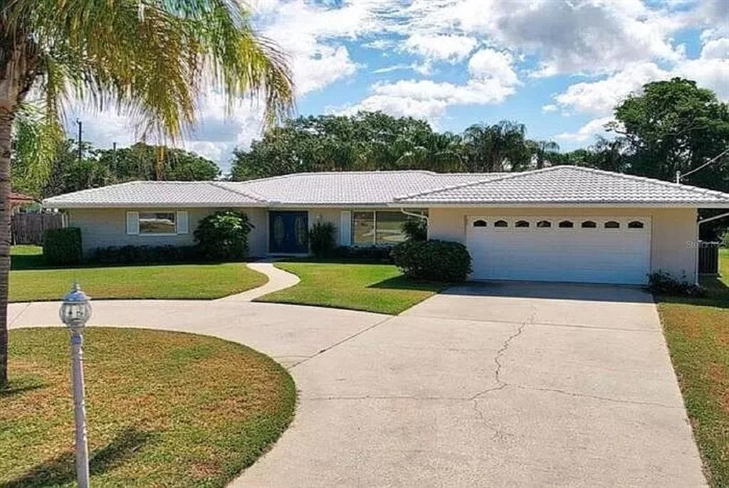 1891 DOLPHIN DRIVE BELLEAIR BLUFFS, FL 33770