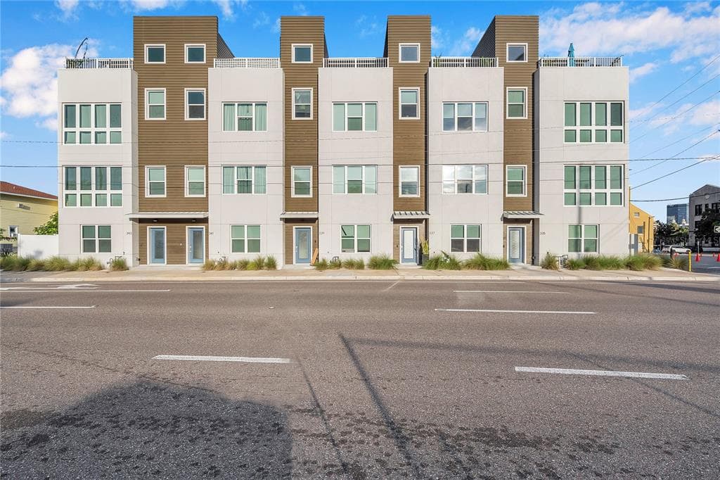 337 8TH STREET N UNIT 2 ST PETERSBURG, FL 33701