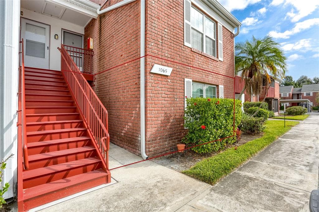 1065 82ND TERRACE N UNIT 1065B ST PETERSBURG, FL 33702