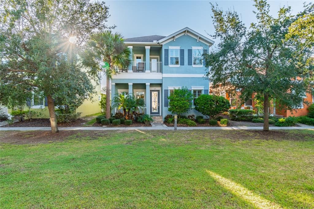 526 WINTERSIDE DRIVE APOLLO BEACH, FL 33572