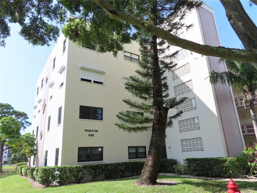6188 80TH STREET N UNIT 101 ST PETERSBURG, FL 33709