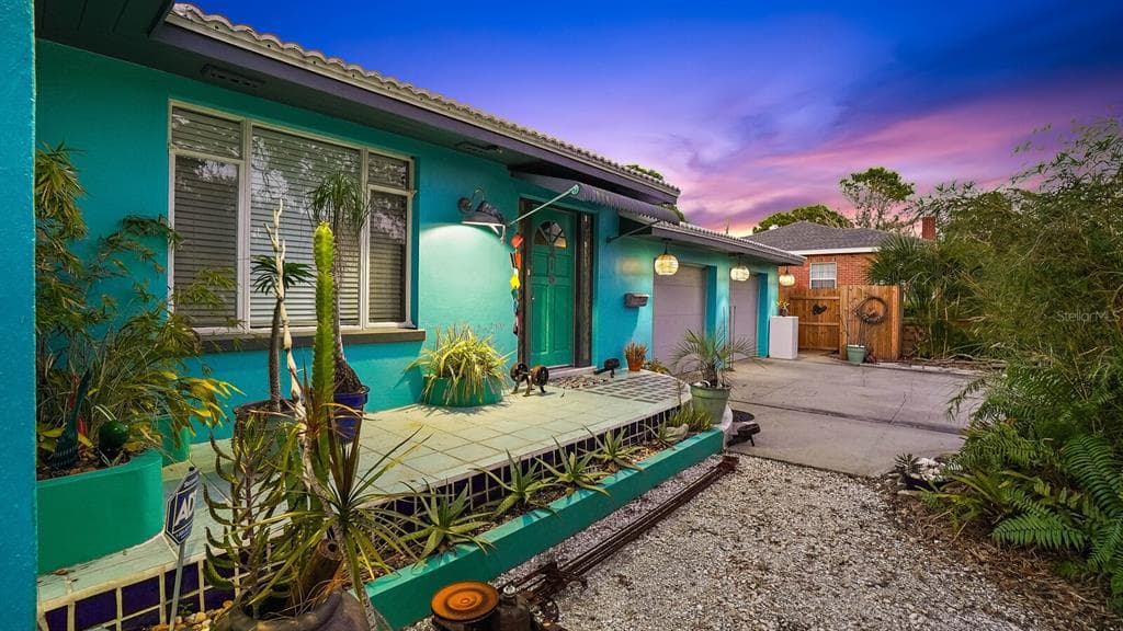 215 22ND AVENUE S ST PETERSBURG, FL 33705