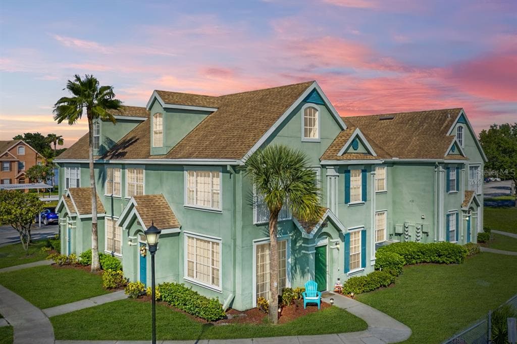 10518 WHITE LAKE COURT UNIT 10518 TAMPA, FL 33626