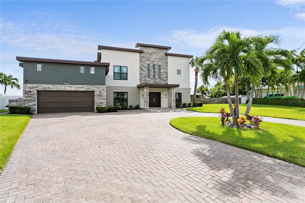 7988 10TH AVENUE S ST PETERSBURG, FL 33707