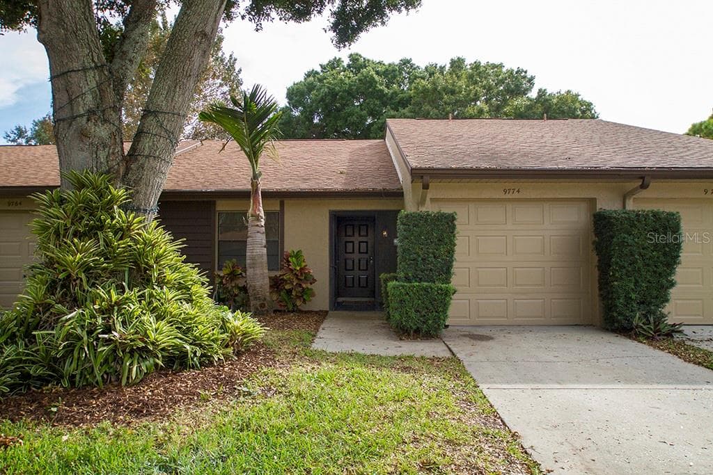 9774 LAKE SEMINOLE DRIVE E LARGO, FL 33773