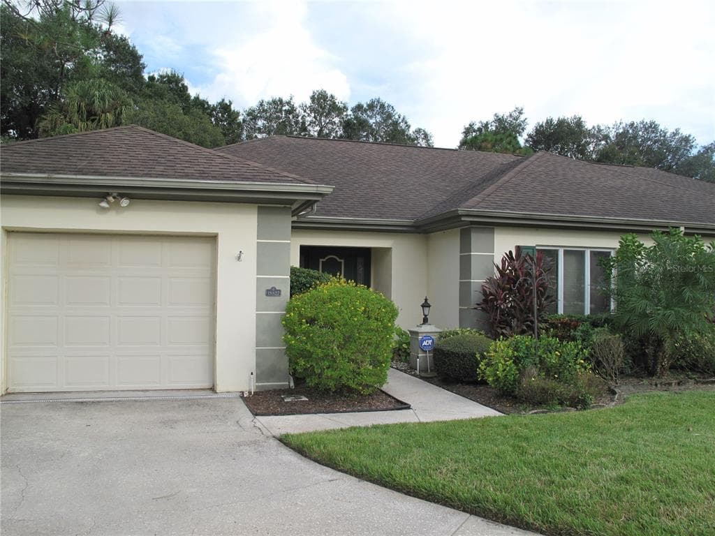 18827 TOURNAMENT TRAIL TAMPA, FL 33647