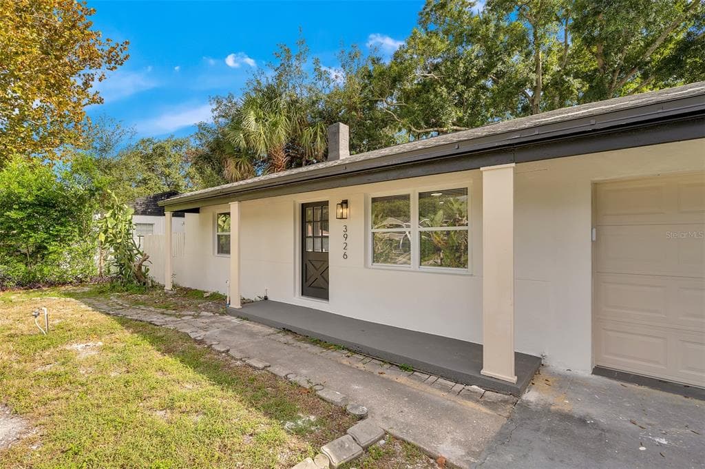 3926 W BAY COURT AVENUE TAMPA, FL 33611