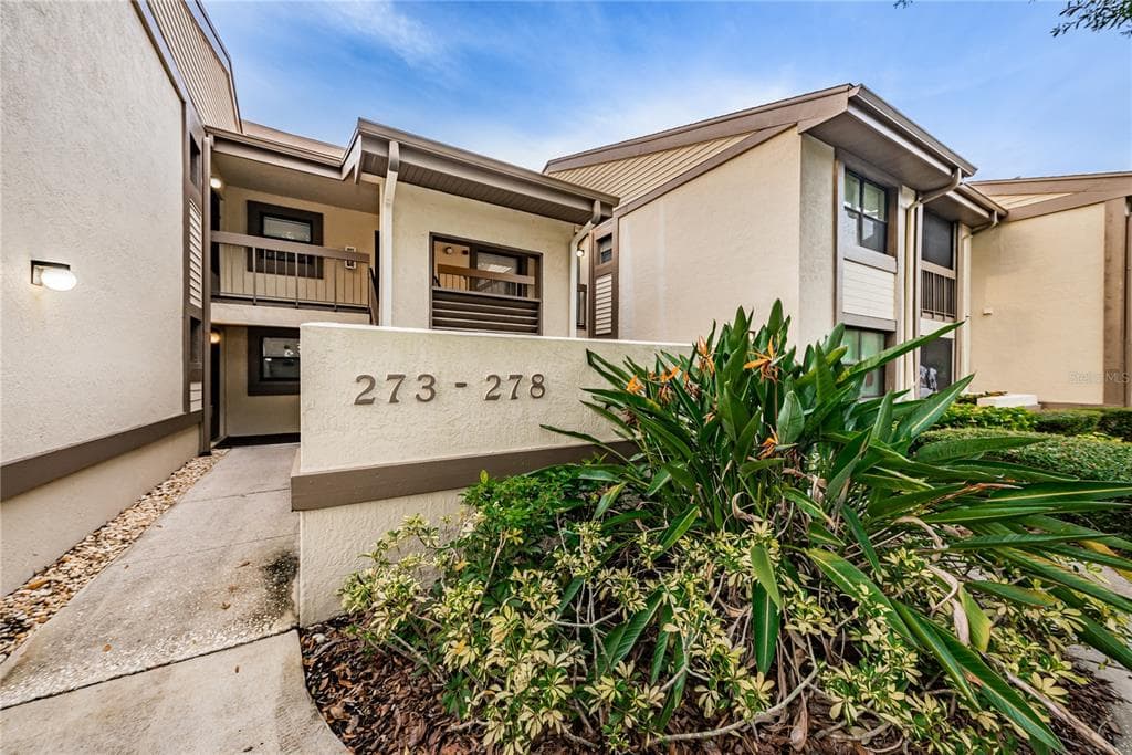 276 WOODLAKE WYNDE UNIT 3 OLDSMAR, FL 34677