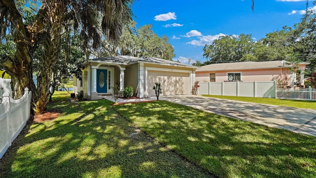 7508 LAKESHORE DRIVE TAMPA, FL 33604