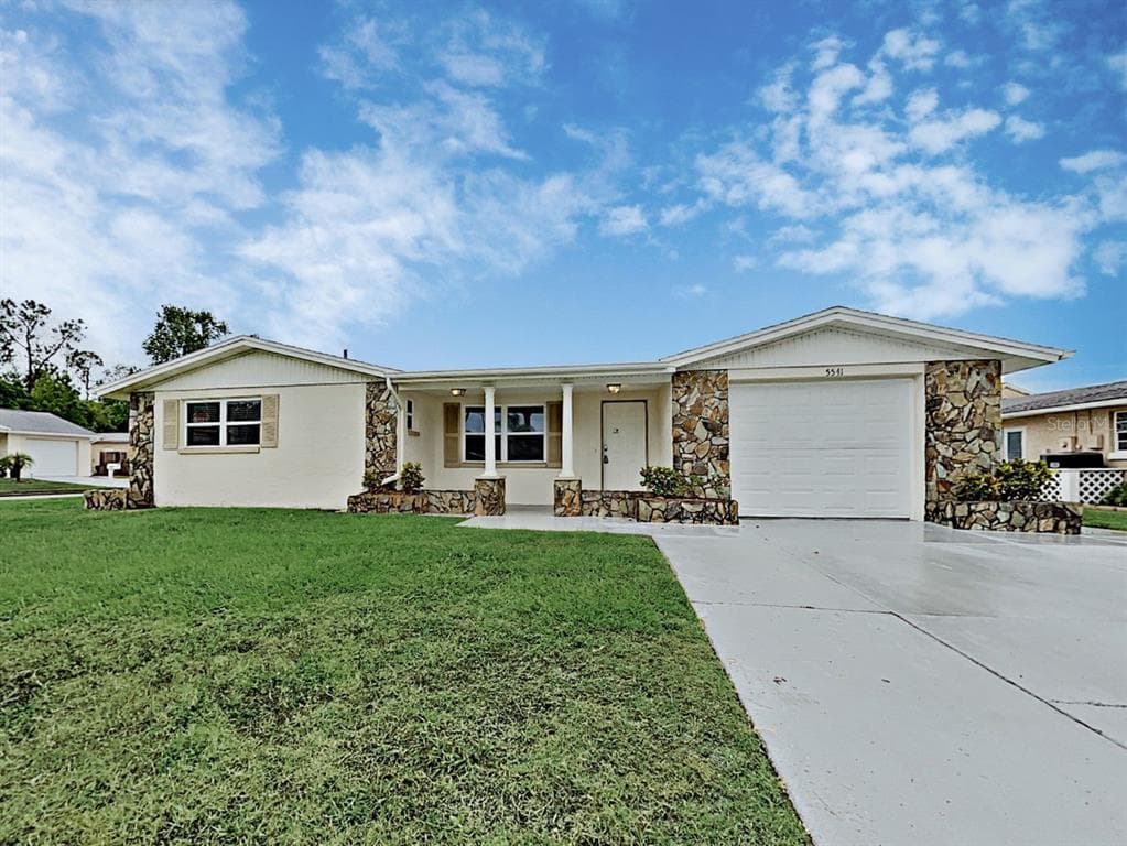 5541 FESTIVO DRIVE HOLIDAY, FL 34690