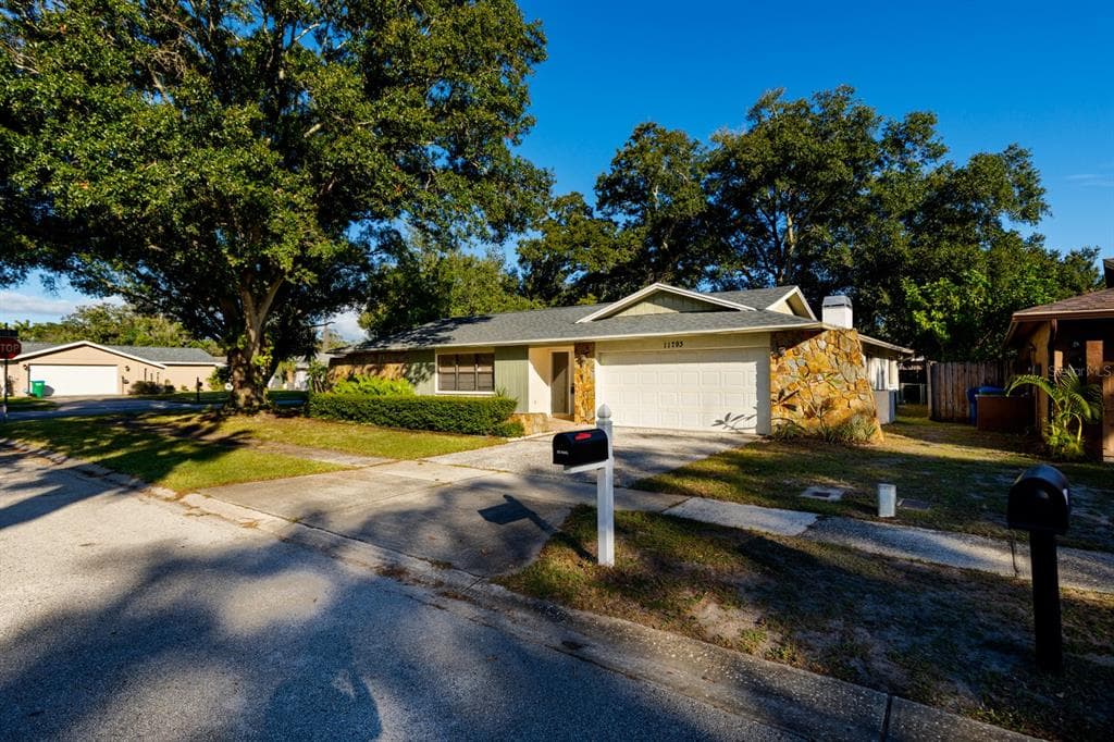11793 BARB COURT LARGO, FL 33778