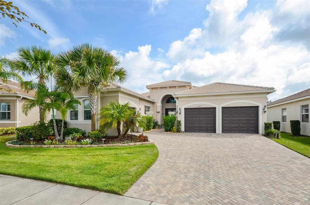 15953 CAPE CORAL DRIVE WIMAUMA, FL 33598