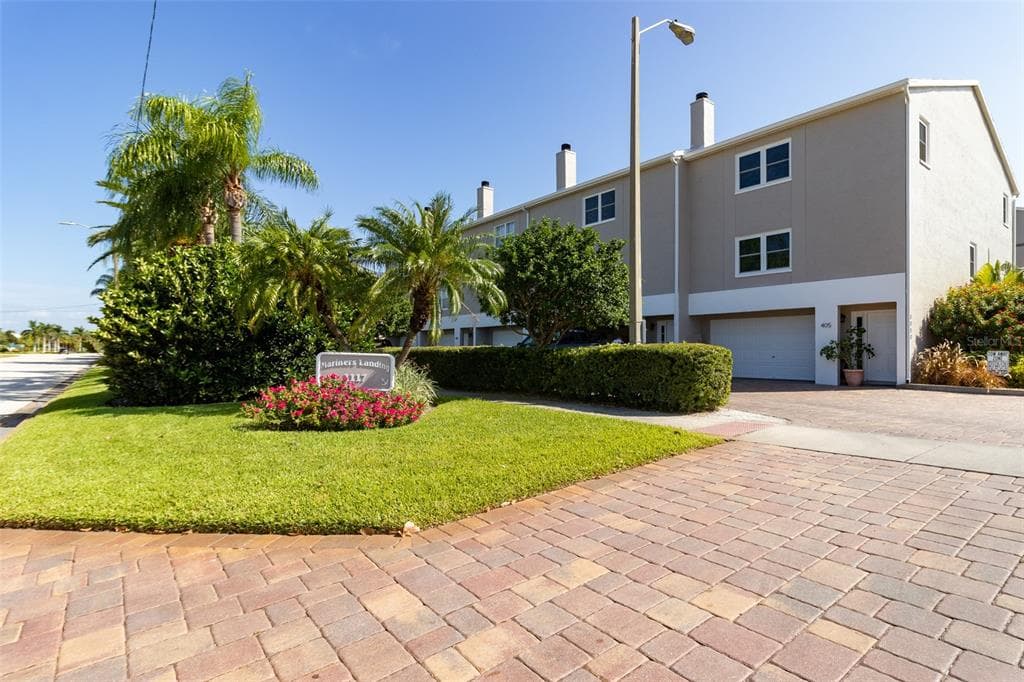 1117 PINELLAS BAYWAY S UNIT 404 TIERRA VERDE, FL 33715