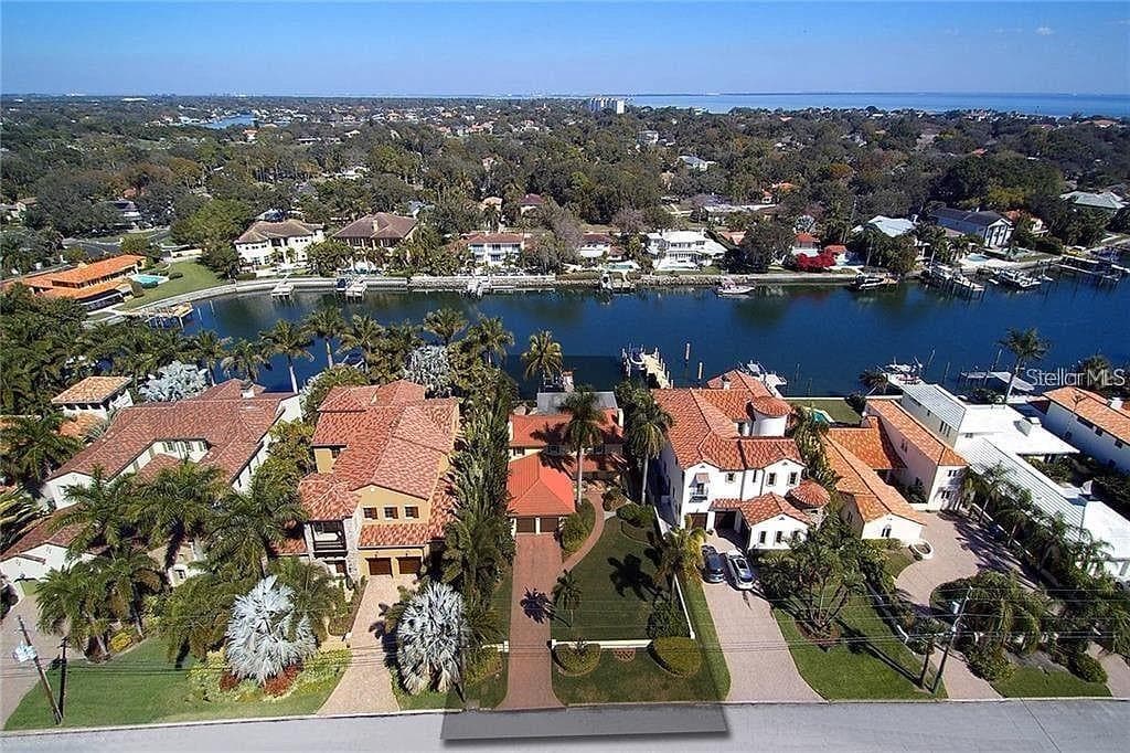 809 BRIGHTWATERS BOULEVARD NE ST PETERSBURG, FL 33704
