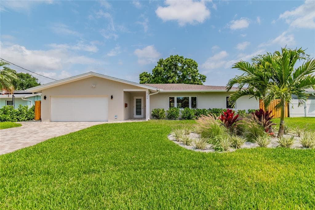 5109 VENETIAN BOULEVARD NE ST PETERSBURG, FL 33703
