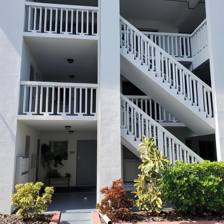 2944 W BAY DRIVE UNIT 208 BELLEAIR BLUFFS, FL 33770