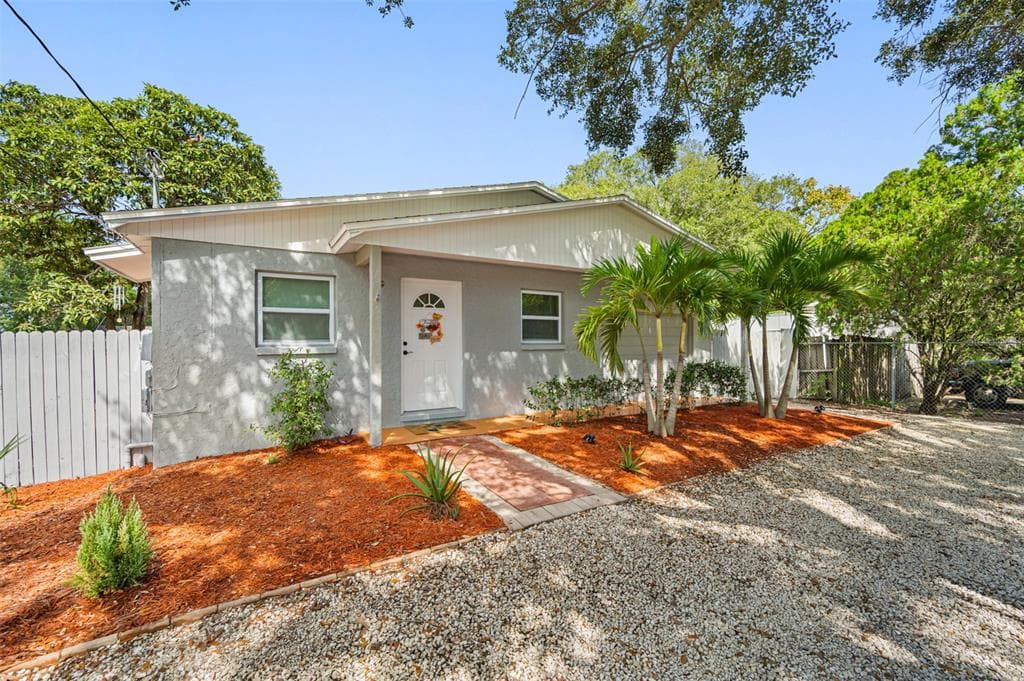840 WYATT ST CLEARWATER, FL 33756