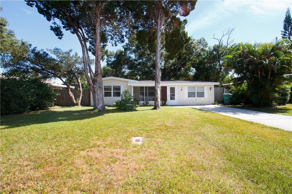 215 EMERALD LANE LARGO, FL 33771
