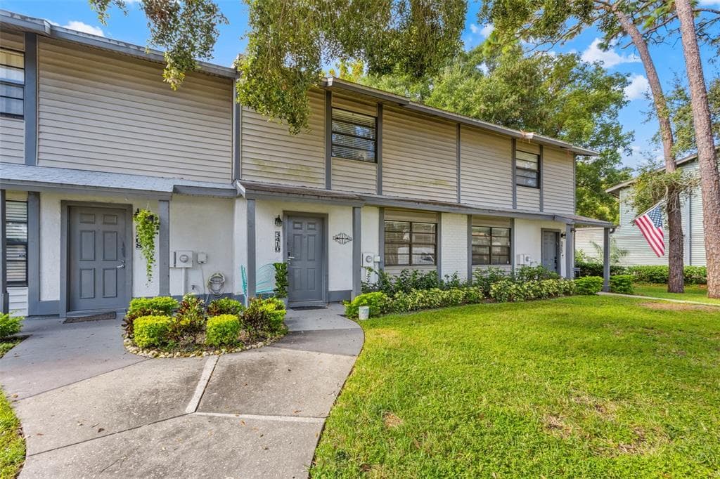 3410 OAK TRAIL COURT