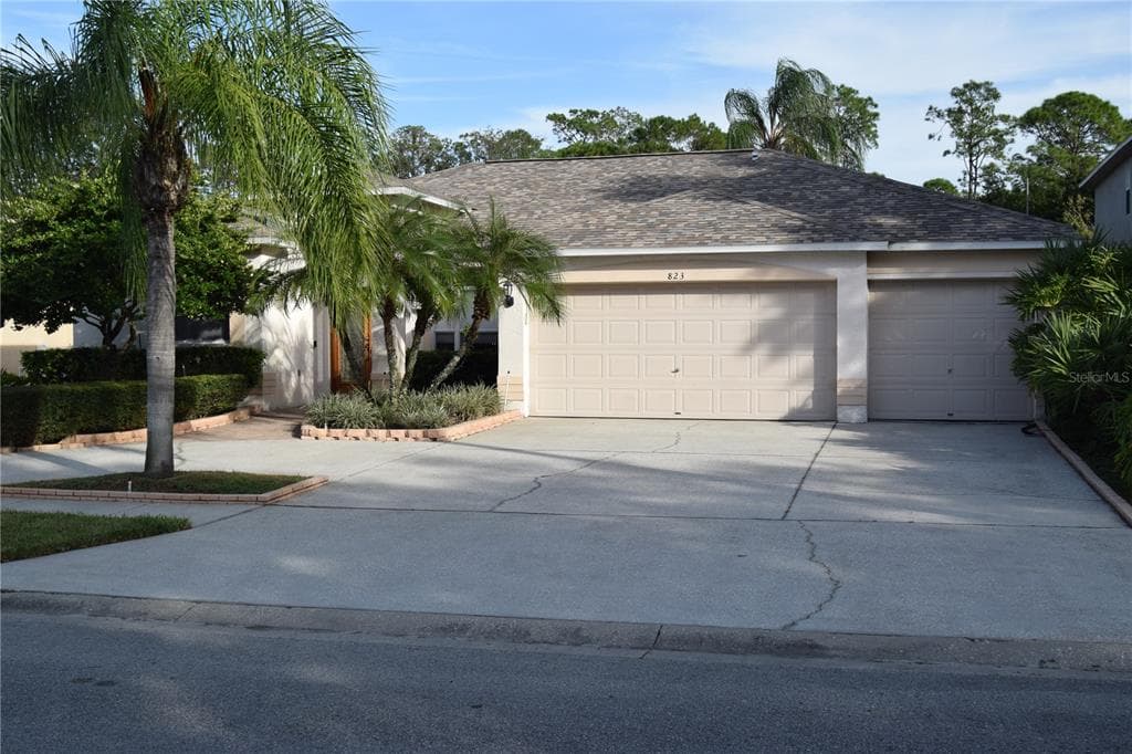 823 INVERRY DRIVE OLDSMAR, FL 34677