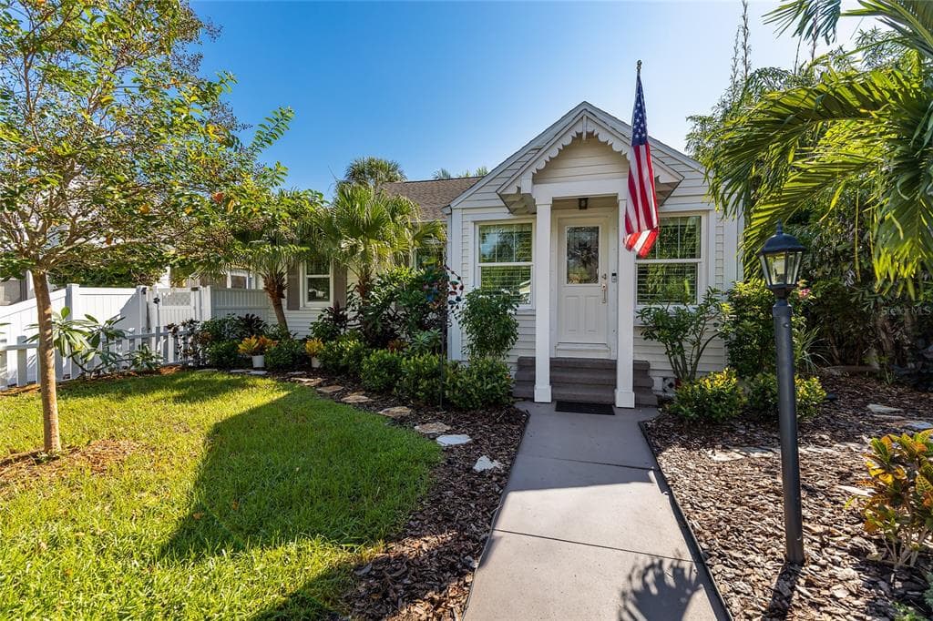 2711 11TH STREET N ST PETERSBURG, FL 33704